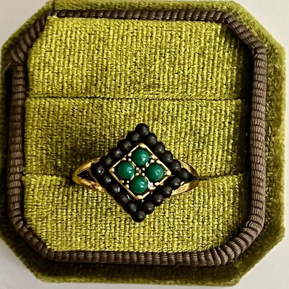 Vintage Gold Emerald and Black Bead Ring Size 8